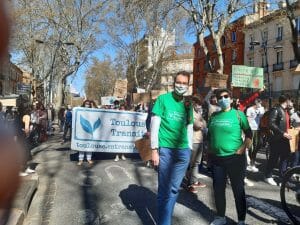 The Toulouse en transition movement participates in the Climate March in 2021.