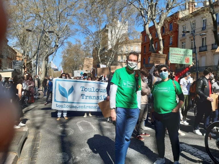 The Toulouse en transition movement participates in the Climate March in 2021.