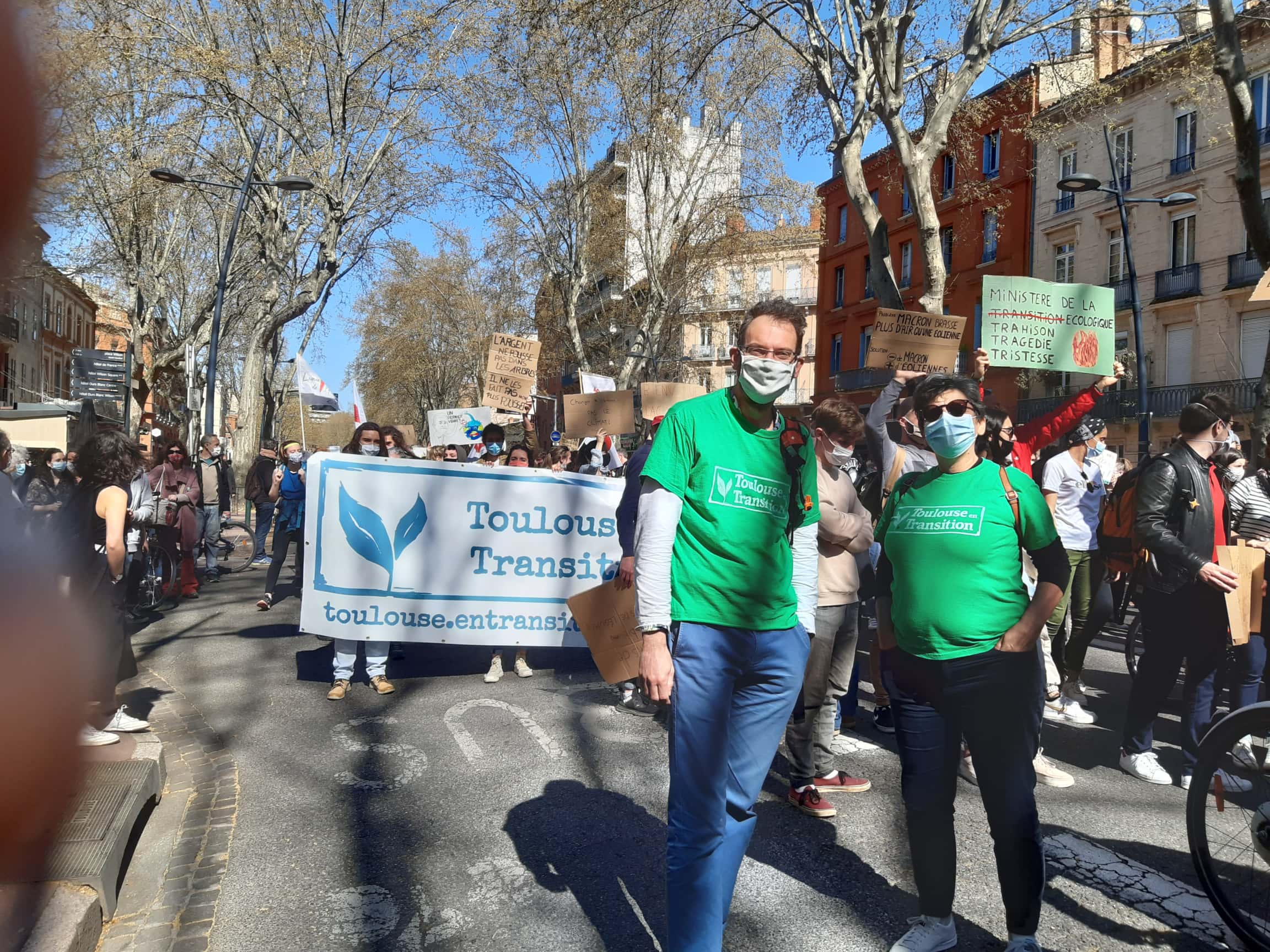 The Toulouse en transition movement participates in the Climate March in 2021.