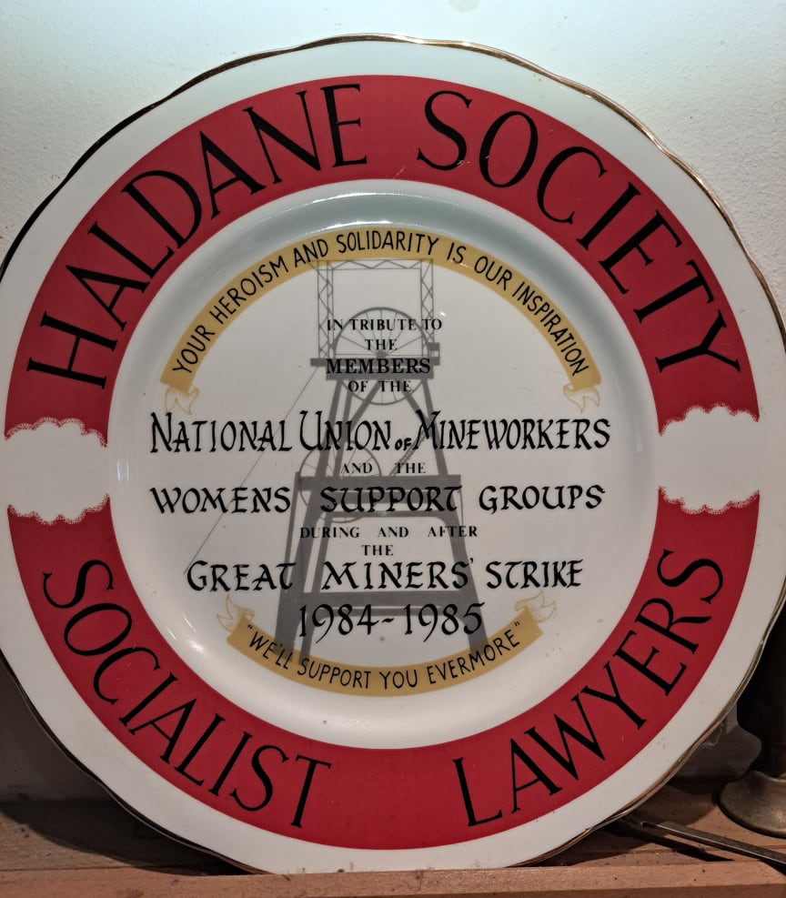 Commemorative plate Haldane Society, miners' strike