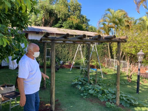 Aluízio Palmar in his garden, Foz do Iguaçu, December 9, 2020. Photo by author.
