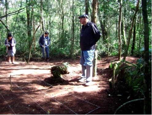 Aluízio Palmar at excavation site in Iguaçu National Park.