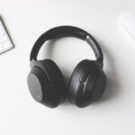 Headphones, keyboard and mouse on a desk